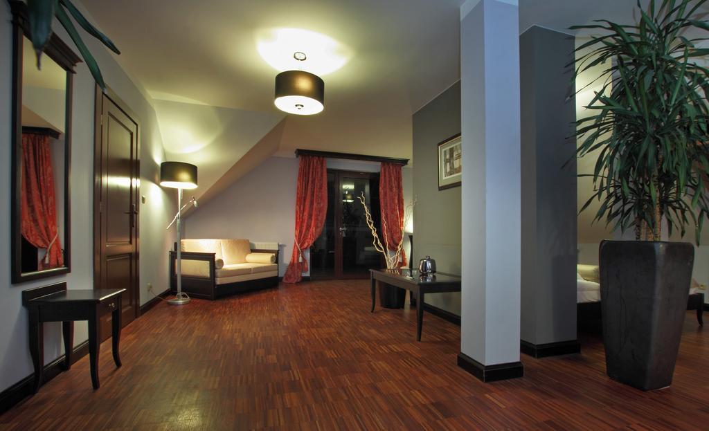 Maranello Villa Otwock Buitenkant foto